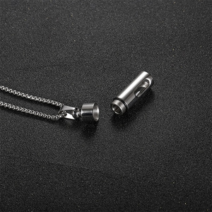 Collier pendentif en acier inoxydable personnalisé avec flacon de parfum en verre, design unique de bouteille à message, bijoux élégants et tendance pour femmes - Product Image 4
