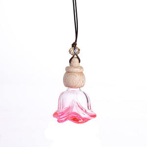 Flacon de parfum en verre coloré en forme de rose de 8 ml, diffuseur d'huiles essentielles parfumées avec couvercle en bois pour désodorisant de voiture - Product Image 3