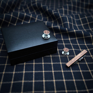 Juego de <span class=keywords><strong>gemelos</strong></span> y clip de corbata de madera personalizado hecho a mano al por mayor personalizado <span class=keywords><strong>para</strong></span> padre, marido, <span class=keywords><strong>novio</strong></span>, hombre de negocios - Product Image 3