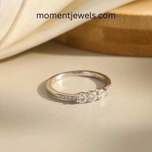 Bague en argent 925 plaqué or avec moissanite, bague de promesse simple pour femme, bijou de style diamant éthique, cadeau - Product Image 5
