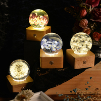Lovebay nouvelle tendance boule de cristal plante véritable fleur immortelle résine ornement décoratif veilleuse pour cadeau de fleur préservée
