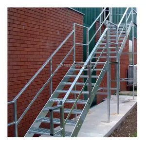 Industrielle Treppe aus Metall im Freien Treppe aus verzinktem Stahl