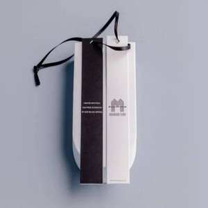 Etiquetas de papel con cordón adjunto para uso en la etiquetación de prendas de vestir, calzado y productos de moda. - Product Image 3