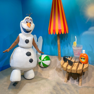 Artesanía de resina personalizada figura de dibujos animados tamaño real de fibra de vidrio congelado Olaf escultura Snowy Man estatua - Product Image 6