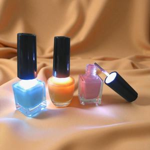 Capuchon de vernis à ongles éclairé avec lumière LED - Product Image 6