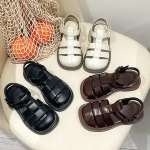 Sandálias das meninas das crianças novos sapatos de verão pequena princesa sola macia grande das Crianças Baby Roman Hollow shoes