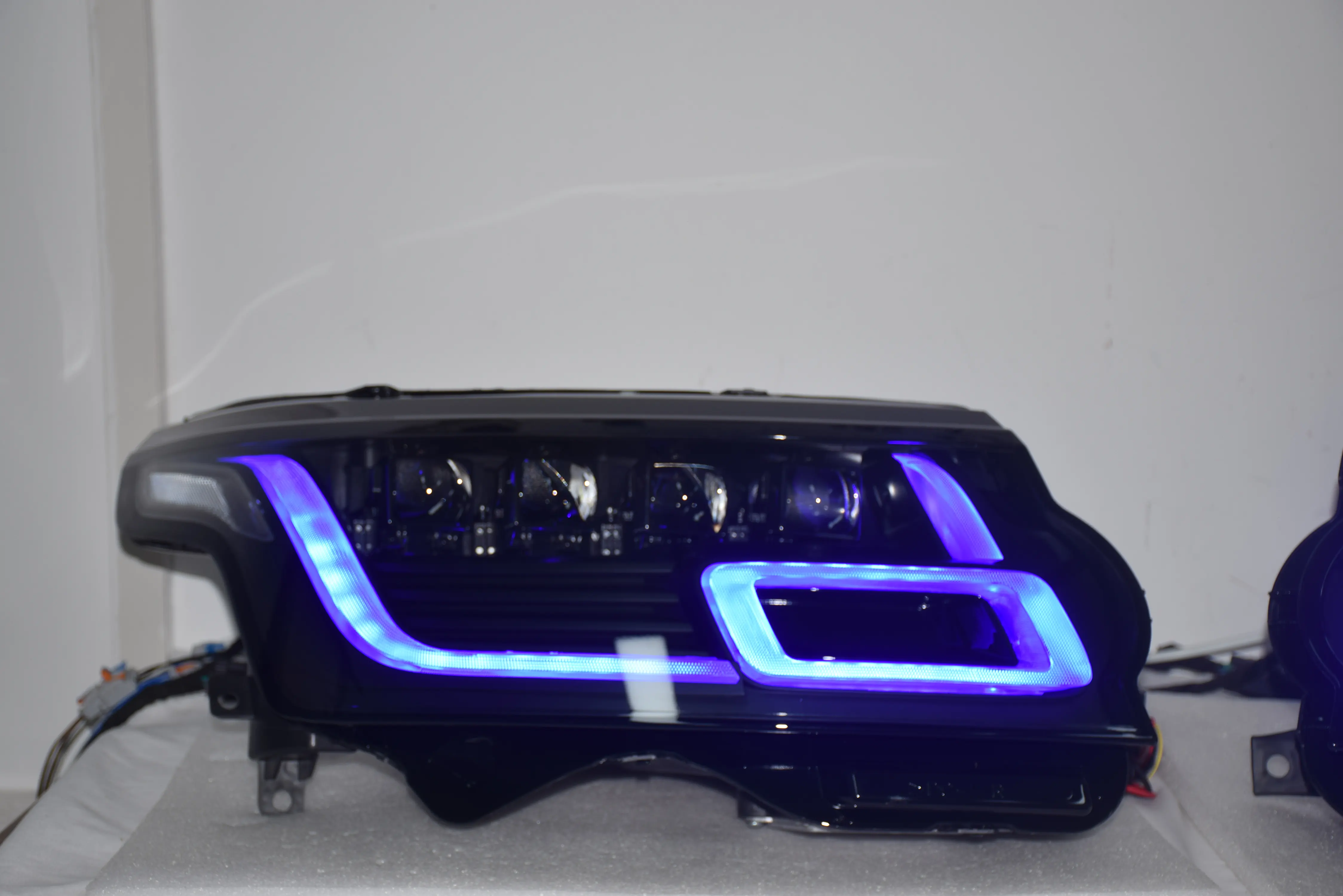 تصميم جديد لا بديل للماص للصدمات تركيب غير مدمر ترقية مصابيح ليد أمامية كاملة لسيارة رينج روفر فوج 2014-2017