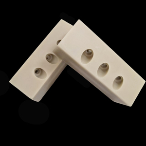 Blocchi ceramici in nitruro <span class=keywords><strong>di</strong></span> alluminio resistenti alle alte temperature personalizzati ad alta conduttività termica ceramica nitruro <span class=keywords><strong>di</strong></span> alluminio - Product Image 2