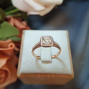 Anillo de Halo de Oro Rosa de 14K con Moissanita de Corte Redondo de 0.6ct, Estilo Romántico, para Aniversario/Anillo de Compromiso - Product Image 1