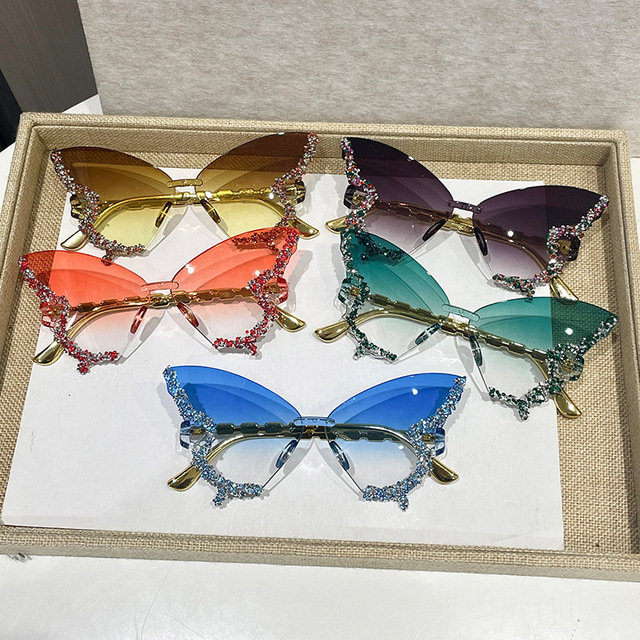 New Arrivals PC Lens Butterfly Sunglasses Women Luxury Diamond Fashion Luxury Metal Frame Trendy Sunglasses