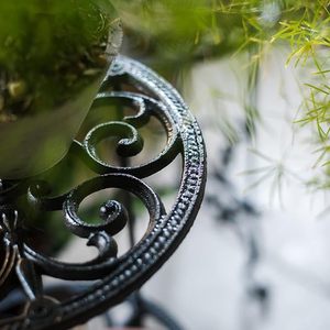 Soporte de planta duradero de hierro fundido Pioneera, soporte para maceta de 1 nivel, estante de exhibición para <span class=keywords><strong>plantas</strong></span> de interior y <span class=keywords><strong>exterior</strong></span> de estilo Vintage para el hogar - Product Image 4