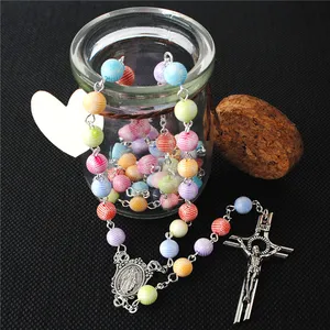 थोक उपहार प्लास्टिक धार्मिक माला हार 8 mm कैंडी रंग मोती माला के साथ कांच की बोतल के लिए बच्चों