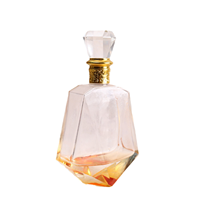 Bouteilles en verre personnalisées sculptées angulairement, vides et transparentes, pour spiritueux, pour un emballage commercial de spiritueux artisanal et distinctif