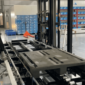 Automatisation d'entrepôt : Nouveau convoyeur à chaîne avancé pour l'intégration de transfert et d'empilage de marchandises dans les centres de distribution et la fabrication - Product Image 1