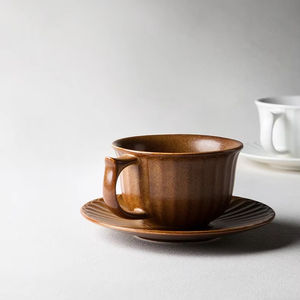 Ensemble tasse et soucoupe à café rétro en céramique, latte art, haut de gamme, exquis et personnalisé - Product Image 2