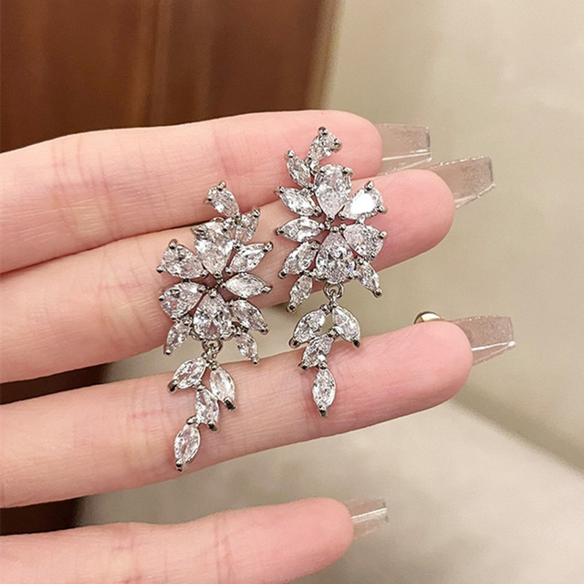 Luxury Leaf Design Cubic Zirconia Dangle Earrings for Women Wedding Engagement Silver Plated CZ Bridal Pendant Earrings