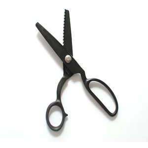 <span class=keywords><strong>Ciseaux</strong></span> à dentelle, <span class=keywords><strong>ciseaux</strong></span> à coudre, <span class=keywords><strong>ciseaux</strong></span> de jardinage, <span class=keywords><strong>ciseaux</strong></span> à broder, bord festonné/triangulaire, manche en métal - Product Image 5