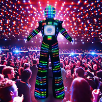 Costume de robot à écran LED chaud robe lumineuse vêtements lumineux à LED échasses costume de danse marcheur pour la performance sur scène de boîte de nuit