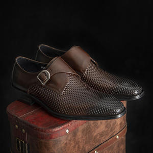 Zapatos formales transpirables para hombre, lujosos y a la moda, con diseño cómodo, hebillas ajustables, zapatos de vestir y Oxford para bodas - Product Image 1