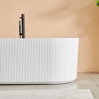 Baignoire autoportante en acrylique de haute qualité avec drain, style cannelé large, moderne, pour bain profond en intérieur, idéale pour appartement