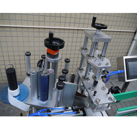 Machine d'étiquetage automatique pour boîtes de conserve cylindriques, avec application d'étiquettes sur toute la surface et double face, et dispositif de codage