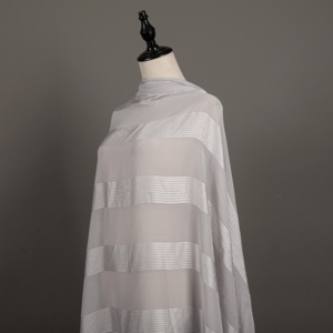 Tela de Chifón de Poliéster Transpirable Antiestática con Rayas Jacquard de Hilo Plateado de Calidad B3 para Bufandas, Uso Diario Femenino - Product Image 2