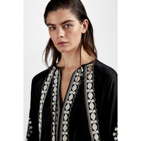 2025 gros personnalisé luxe femmes français ouvert bohème style européen nouveau brodé floral col en v dentelle manches noires robe