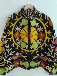 Chaqueta Bordada Suzani Negra Hecha a Mano, Estilo Único, Chaqueta Artesanal, Abrigo Floral para Mujer, Chaqueta de Estilo Nuevo, Boho Suzani - Product Image 2