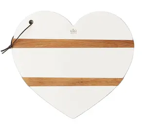 للبيع بالجملة لوحة تقطيع رخامية للاستخدام المنزلي بمقاس 25 × 25 سنتيمتر لوحات خشبية بيضاء مخصصة صندوق هدايا على شكل قلب خشبي
