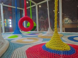 شبكة لعب مخصصة من الكروشيه المحبوك بألوان قوس قزح من النايلون للاستخدام الداخلي/الخارجي في رياض الأطفال وملاعب المجتمع، معتمدة من CE وISO للتسلية - Product Image 4