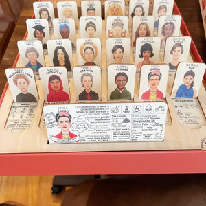 Corte láser personalizado Impresión UV <span class=keywords><strong>Juego</strong></span> <span class=keywords><strong>de</strong></span> mesa <span class=keywords><strong>de</strong></span> madera ¿Quién es?, ¿Quién soy? tableros <span class=keywords><strong>de</strong></span> <span class=keywords><strong>juego</strong></span> para regalos <span class=keywords><strong>de</strong></span> amigos - Product Image 3