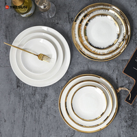 Assiettes de luxe pour hôtels et restaurants en gros, élégantes, blanches et à bord doré, en céramique, pour le dîner, la salade, le dessert, en porcelaine