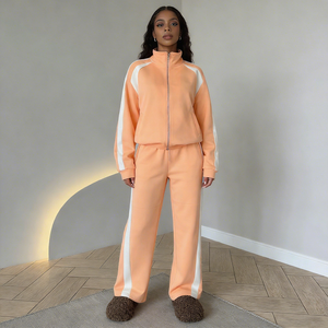 Chándal Ligero Unisex Color Durazno Sólido con Bloques de Color, Estilo Deportivo con Capucha y Manga Larga, con Bolsillos Laterales - Product Image 1