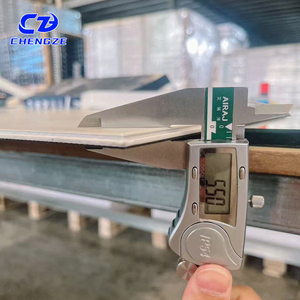 Revêtement de <span class=keywords><strong>sol</strong></span> en <span class=keywords><strong>vinyle</strong></span> SPC imperméable <span class=keywords><strong>gris</strong></span> en chevrons, prix bas et bonne qualité, carreaux de <span class=keywords><strong>sol</strong></span> SPC pour intérieur - Product Image 4