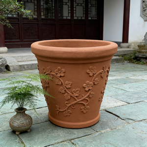 Maceta de Resina con Diseño de Enredaderas en Color Rojo, Pintada a Mano, Estilo Americano Campestre, para Jardín o Paisaje - Product Image 6