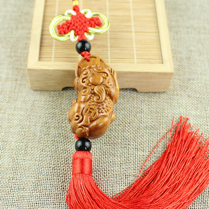 Colgante de madera de durazno Pixiu para coche, llavero con borla roja, decoración artesanal china, regalo - Product Image 1
