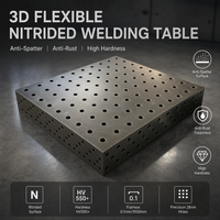 Table de soudage modulaire avec grille de trous de 28 mm sur cinq côtés et lignes de marquage pour un positionnement précis des pièces