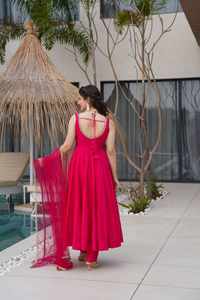 Robe Anarkali Kurta en soie romaine élégante pour femmes, tenue ethnique indienne pour les fêtes, avec des détails brodés et un dupatta assorti - Product Image 4