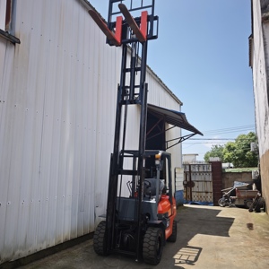Toyota LPG 3 Tons Three Masts Gas <b>Forklift</b> 4.5 Meters with Side Shift - Product Image 3
