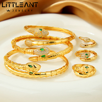 En gros, Ensemble de bracelets joncs torsadés et bagues plaqué or 21K, style vintage or de Dubaï, avec breloques serpent en zircon