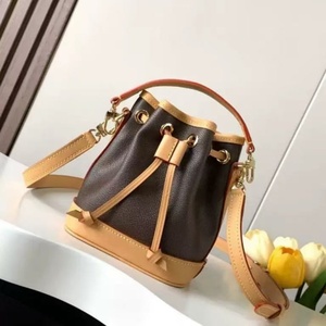Hot Selling Famous Brand Designer <b>Ladies</b> Casual Tote Handbags Genuine Leather Zipper Stripe Waterproof Luxury <b>Wallet</b> Bags - Product Image 2