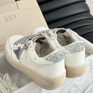 Nuevas Zapatillas Deportivas Doradas Casuales para Hombre de Alta Calidad, Transpirables, con Amortiguación, Zapatos Deportivos para Hombre y Mujer, Zapatos de Ocio Goose - Product Image 1