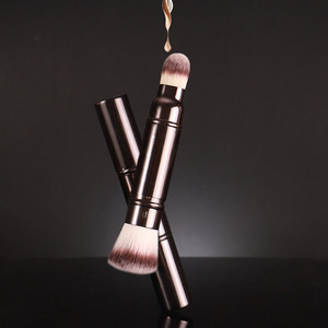 Brocha de maquillaje de doble punta con tapa, brocha para corrector y base, pelo sintético, mango de metal, forma redonda para polvos y corrector - Product Image 1