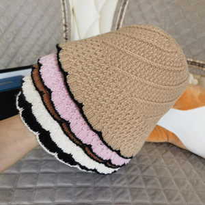 Nouveau Chapeau Bob d'Hiver en Cachemire Brodé Style Japonais Coréen Mignon Tricoté Coupe-Vent Chaud Polyvalent Chapeau de Pêcheur - Product Image 5