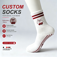 Chaussettes pour femmes brodées de cerises, style Balletcore, chaussettes mi-mollet, logo personnalisé, antidérapantes, pour Pilates