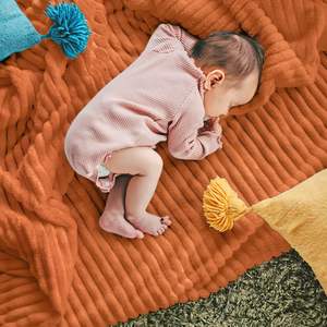 Manta <span class=keywords><strong>DISSA</strong></span> de Lujo Moderna, Tamaño Individual, Estampada, de Franela y Felpa Ecológica, Suave y Cálida para Todas las Estaciones, con Flecos de Pompones Naranjas - Product Image 6