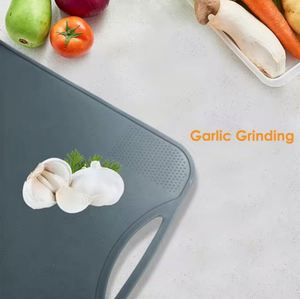 Planche à découper et égouttoir 2-en-1 personnalisée sans BPA, tapis de découpe antidérapant pliable en PP de qualité alimentaire - Product Image 3