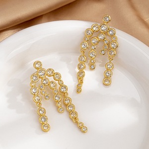 Aretes de Diseñador de Moda Tipo Candelabro con Borlas Largas y Burbujas de Circón Irregular, Chapados en Oro de 18K, para Fiestas y Regalos de Joyería - Product Image 4