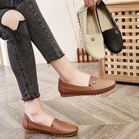 Mocassins souples pour femmes à motif floral et décorations métalliques, à enfiler, plats, grandes tailles, confortables pour la marche, décontractés pour le quotidien et la conduite