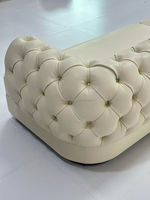 Canapé Chesterfield en cuir crème de luxe | Design tufté élégant pour les salons modernes